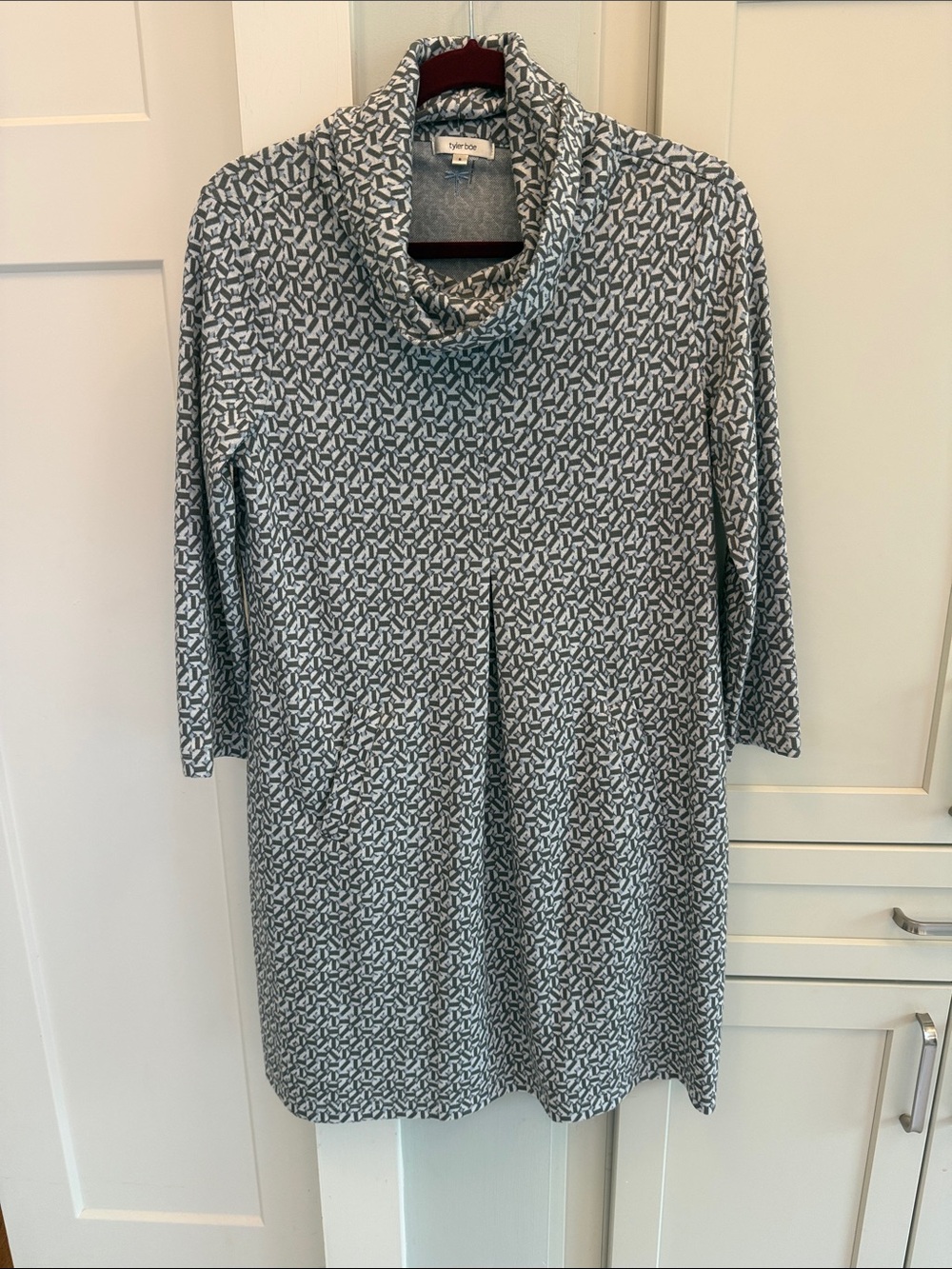 Tyler Boe Grey & White Geometric Cowl-Neck 3/4 Sleeve Dress